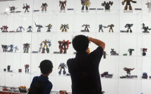 Transformers toys dazzle people in Shanghai