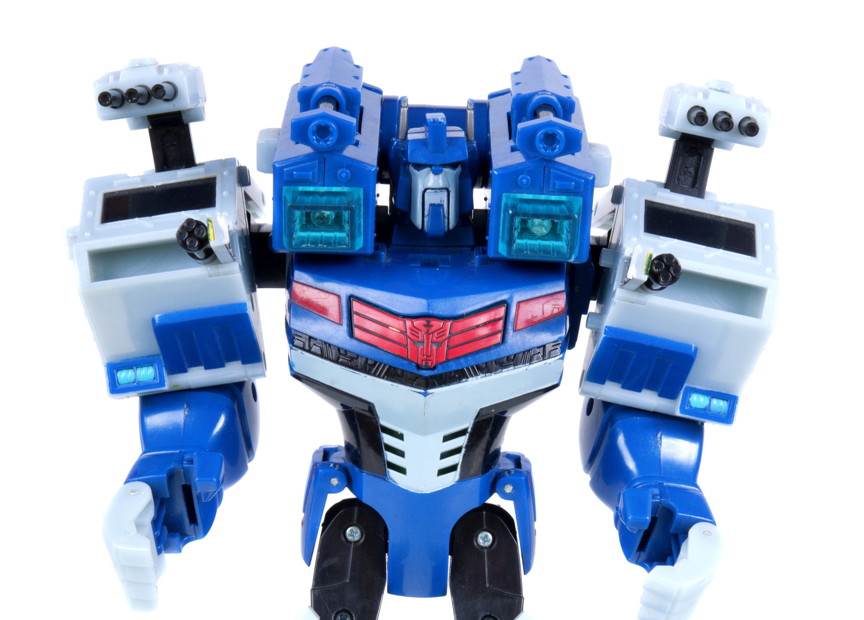 Generation 1 Ultra Magnus in red and blue with a Transformers logo on his chest plate