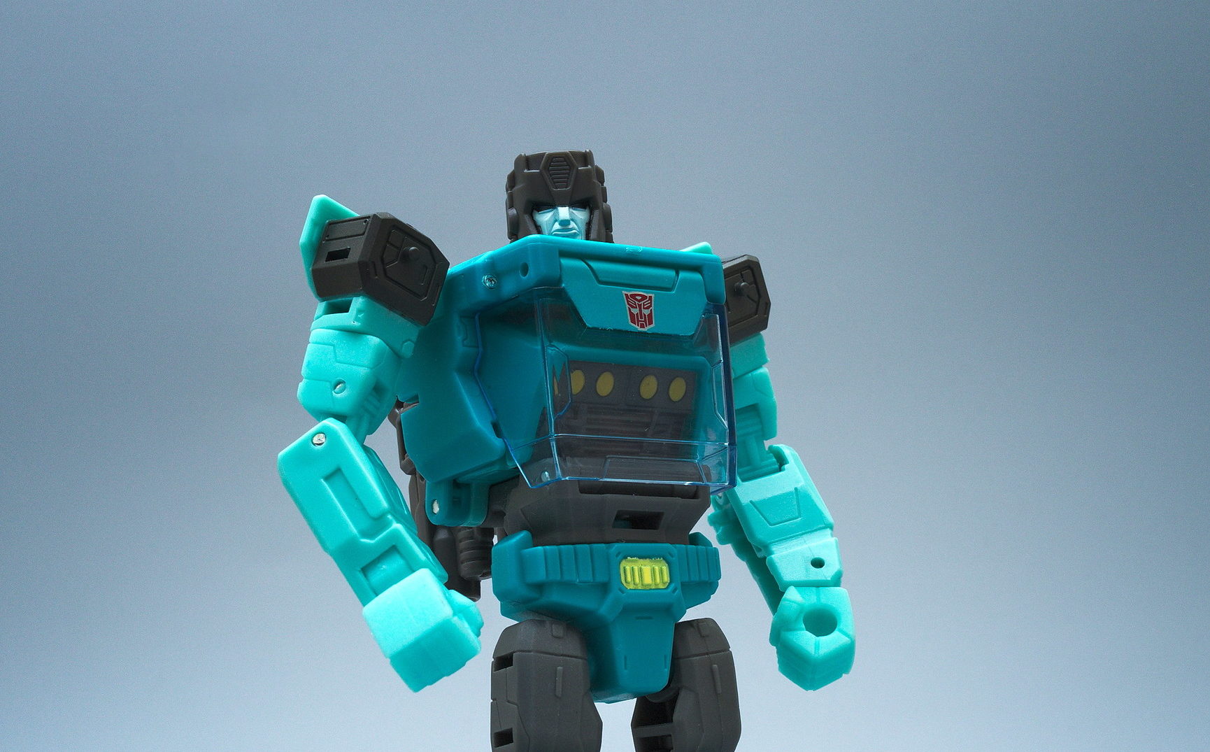 Kup Generation 1 in blue green looking straight