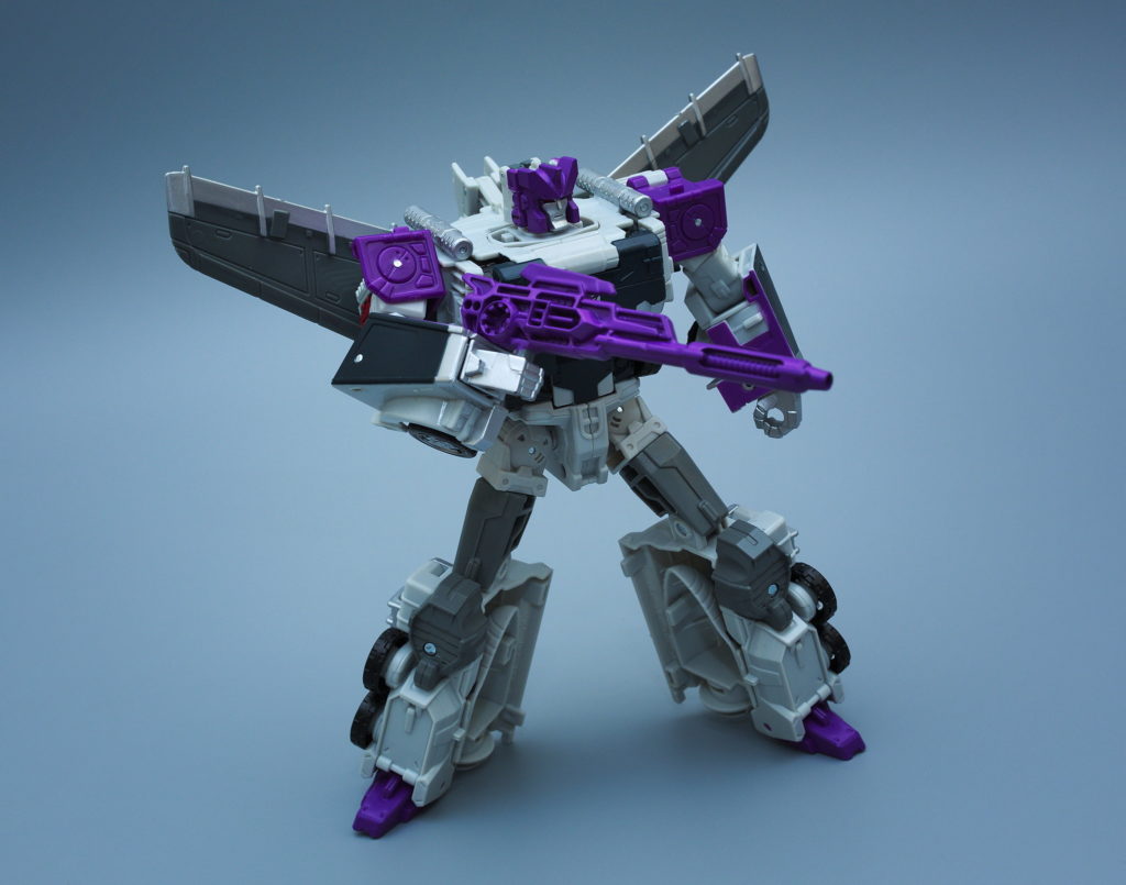 Octane holding a purple gun