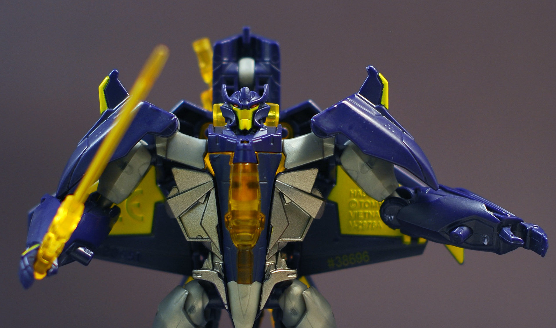 Dreadwing Decepticon holding a yellow sword