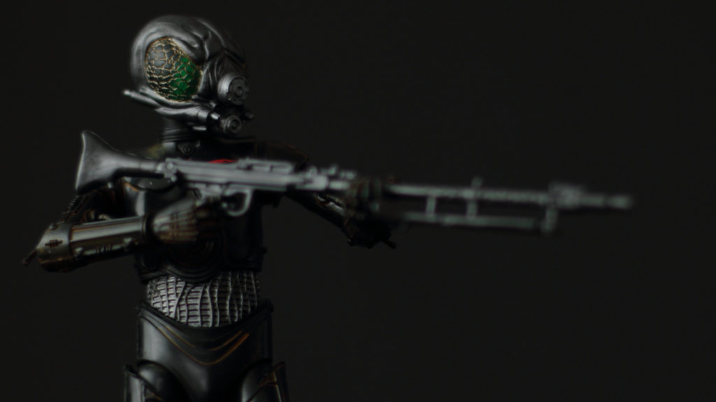 4-LOM toy holding a long black gun