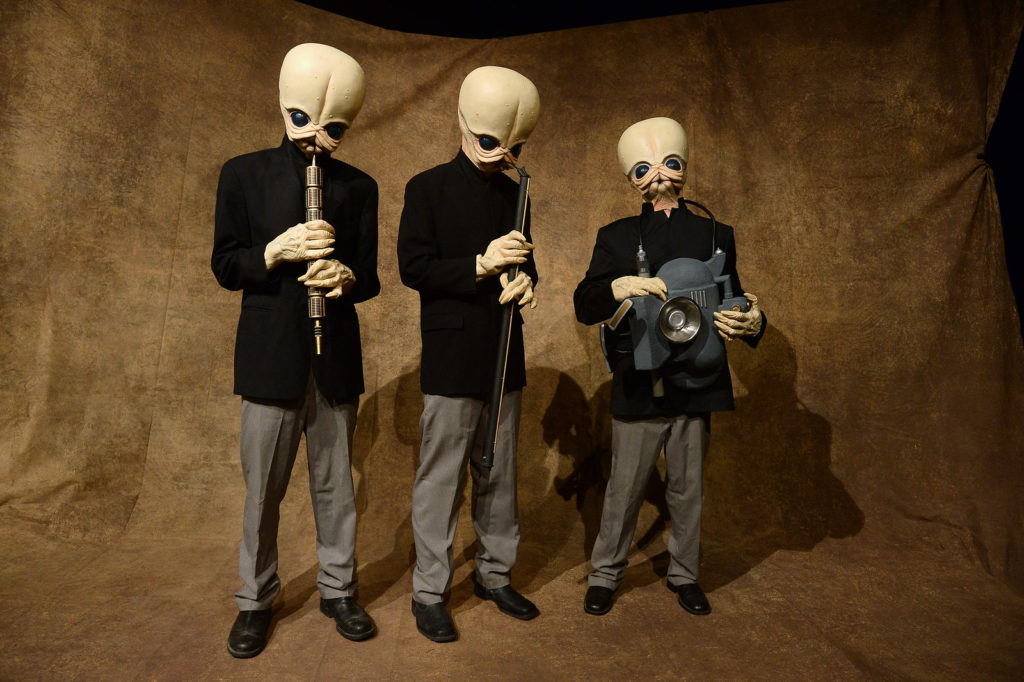 Figrin D’an and the Modal Nodes playing musical instruments