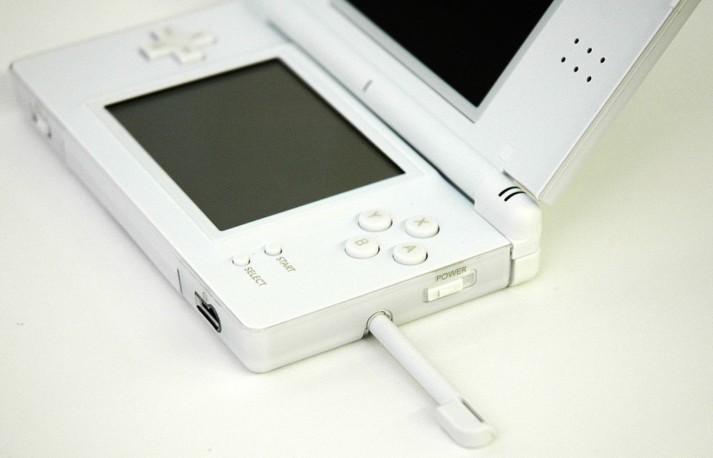 White Nintendo DS Lite with stylus